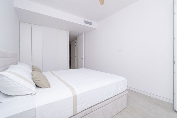 Image No.33-3 Bed Apartment for sale