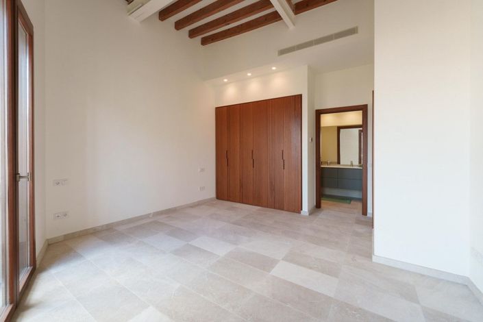 Image No.11-3 Bed Apartment for sale