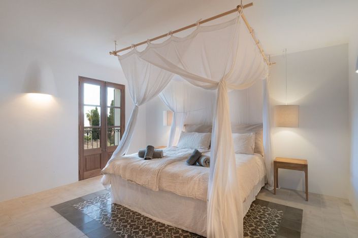 Image No.17-6 Bed House for sale