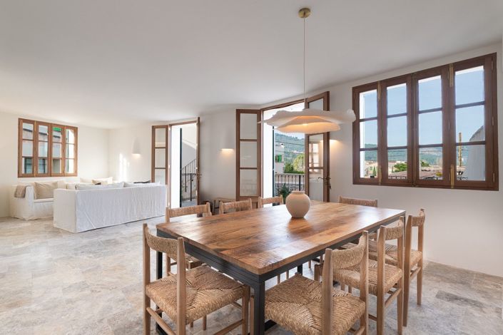 Image No.5-6 Bed House for sale
