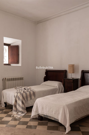 Image No.16-8 Bed Townhouse for sale
