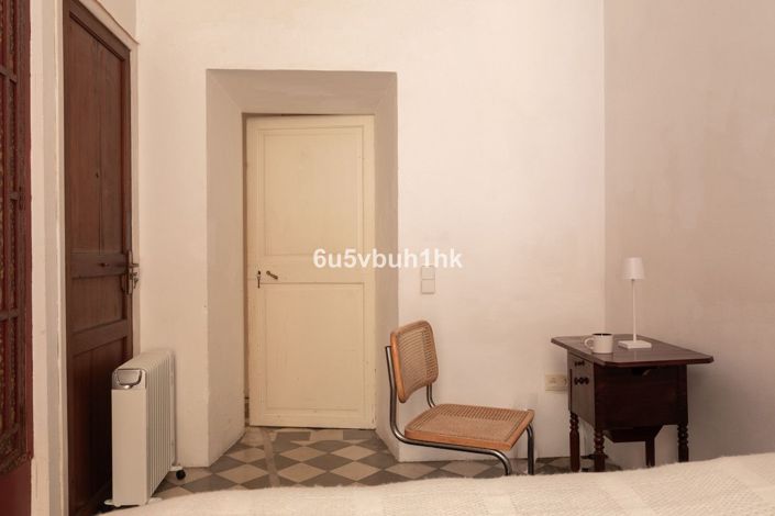 Image No.17-8 Bed House for sale