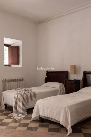 Image No.19-8 Bed House for sale