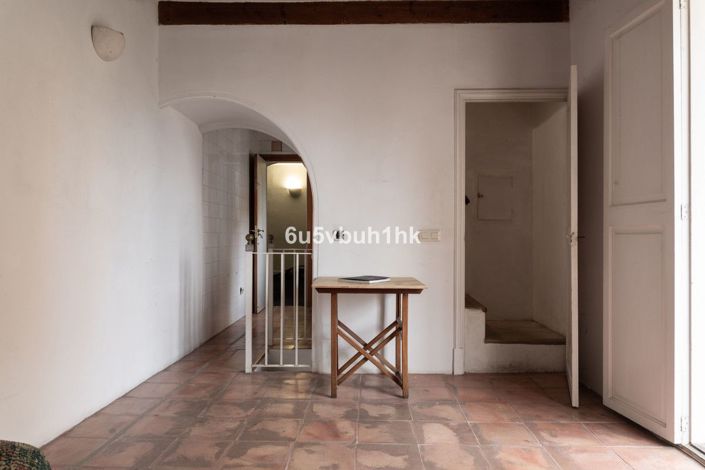 Image No.21-8 Bed House for sale