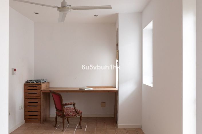 Image No.23-8 Bed House for sale
