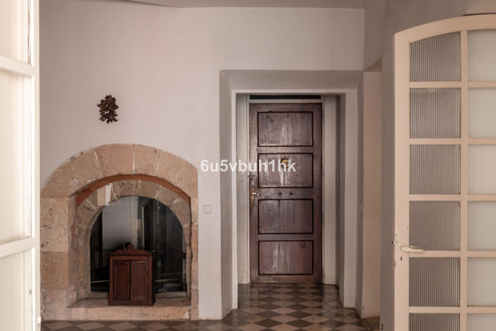 Image No.31-8 Bed Townhouse for sale