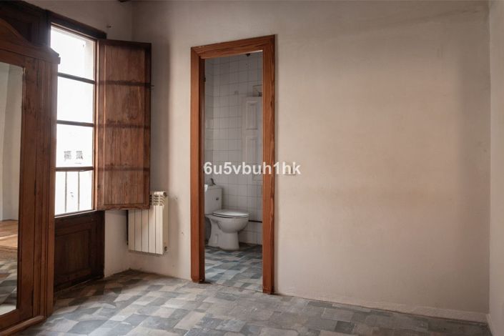 Image No.34-8 Bed House for sale