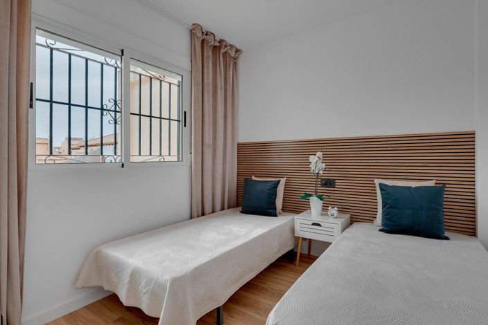 Image No.18-3 Bed House for sale