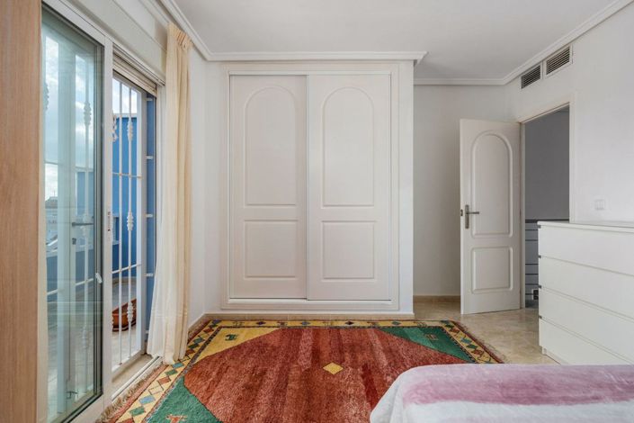 Image No.13-4 Bed House for sale