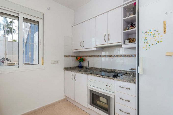 Image No.16-4 Bed House for sale