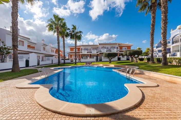 Image No.2-4 Bed House for sale