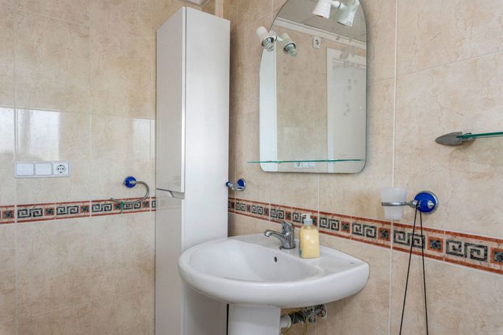 Image No.22-4 Bed House for sale