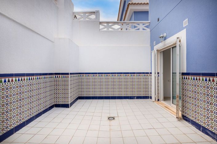 Image No.24-4 Bed House for sale