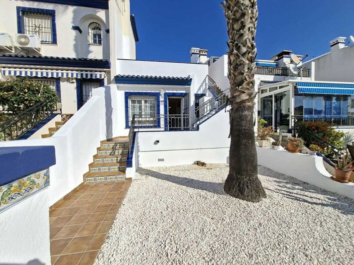 Image No.2-Villa de 2 chambres à vendre à Orihuela Costa