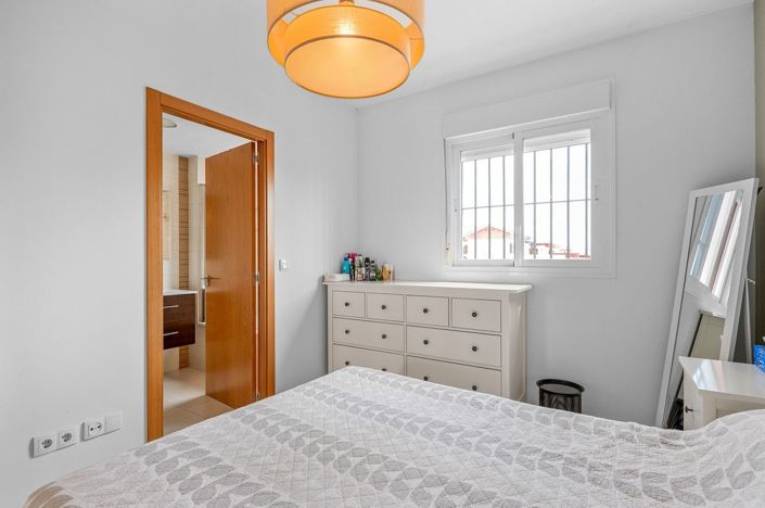 Image No.21-3 Bed House for sale