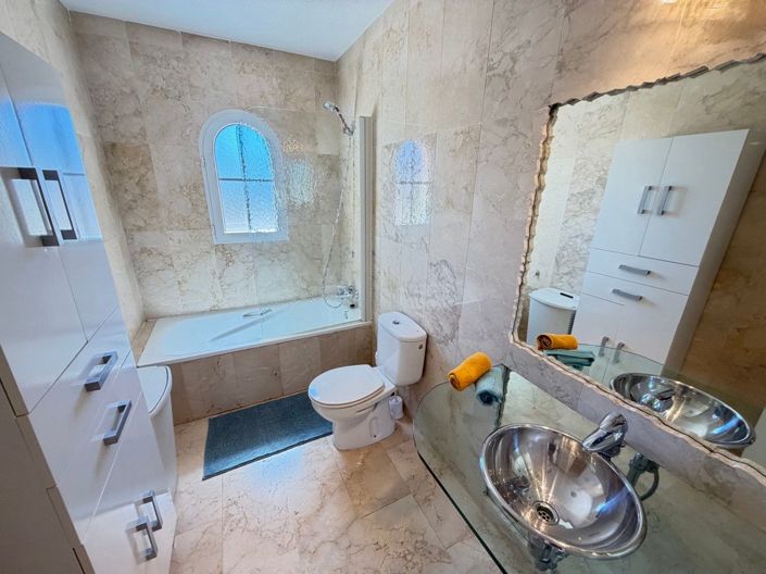 Image No.12-2 Bed House for sale