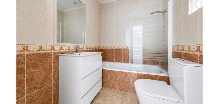 Image No.15-2 Bed House for sale
