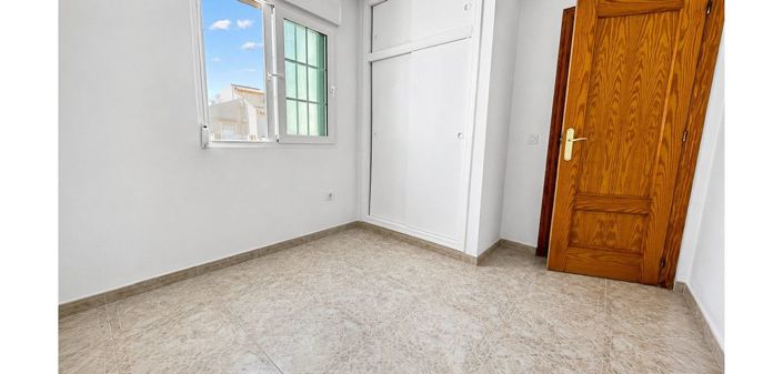 Image No.17-2 Bed House for sale