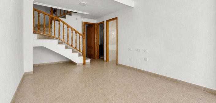 Image No.6-2 Bed House for sale