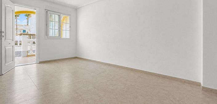 Image No.7-2 Bed House for sale