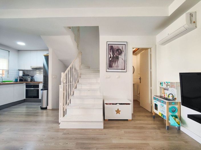 Image No.22-4 Bed House for sale