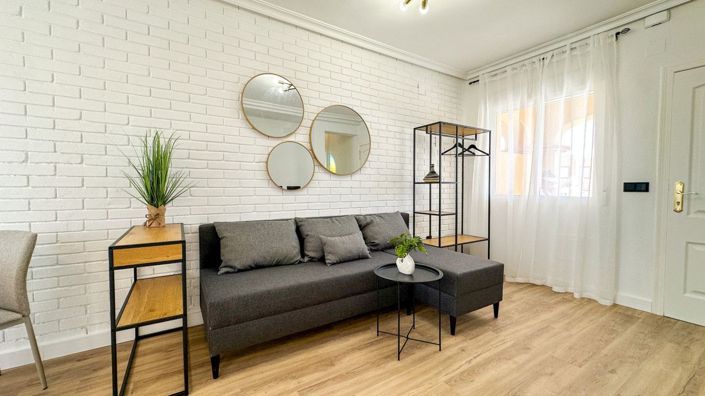 Image No.9-2 Bed House for sale