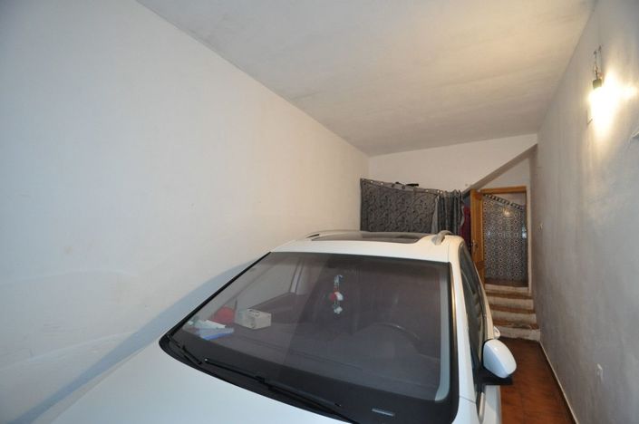 Image No.13-6 Bed House for sale
