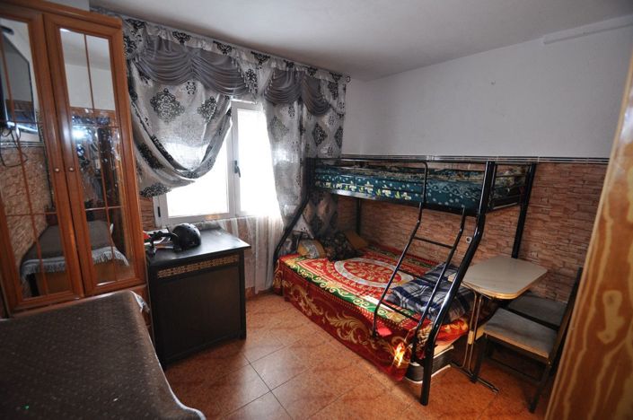 Image No.17-6 Bed House for sale