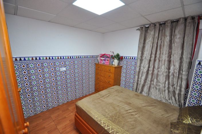 Image No.18-6 Bed House for sale