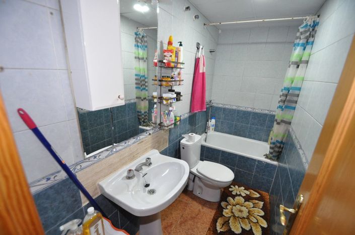 Image No.4-6 Bed House for sale