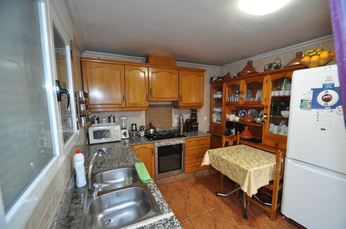 Image No.7-6 Bed House for sale