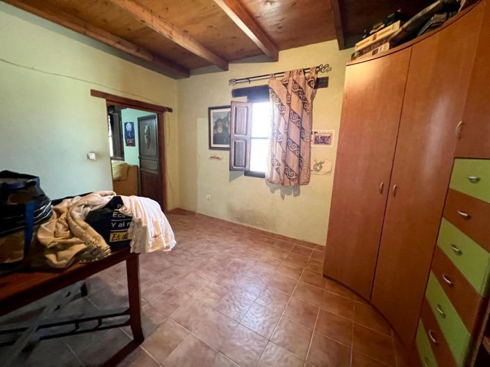 Image No.17-4 Bed Country House for sale