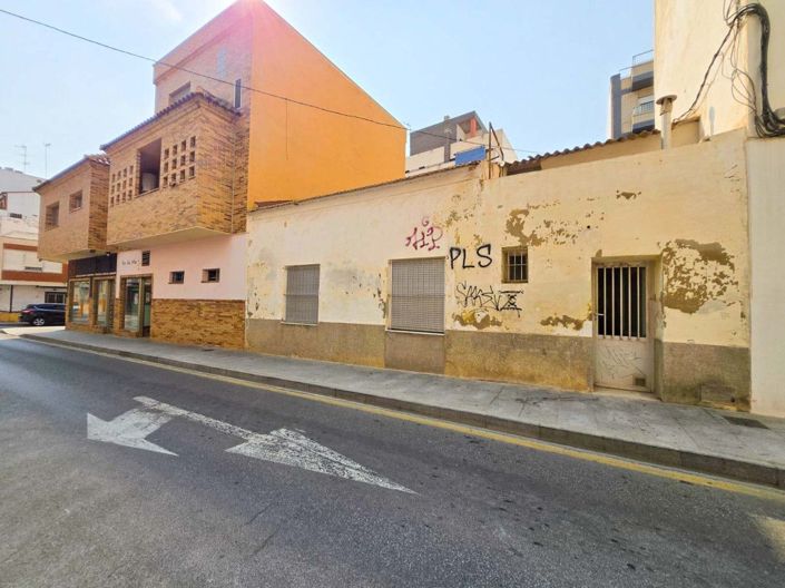 Image No.11-3 Bed House for sale