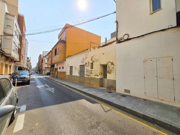 Image No.12-3 Bed House for sale