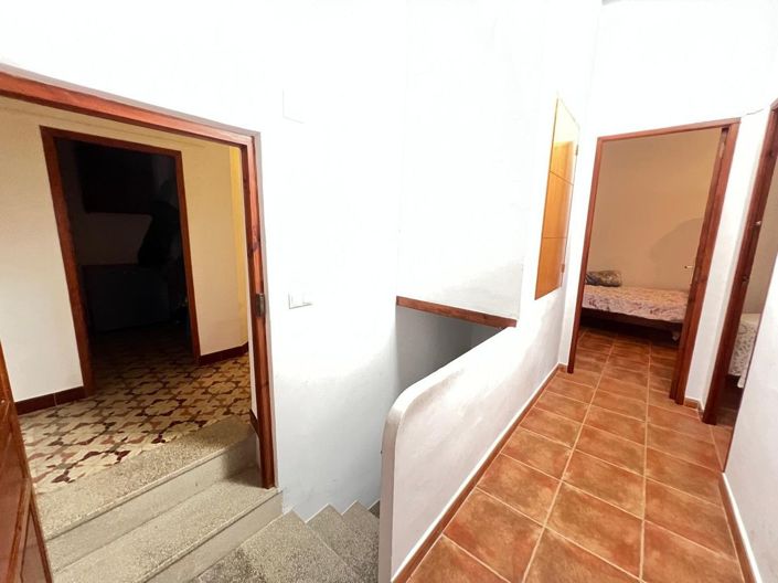 Image No.8-5 Bed House for sale