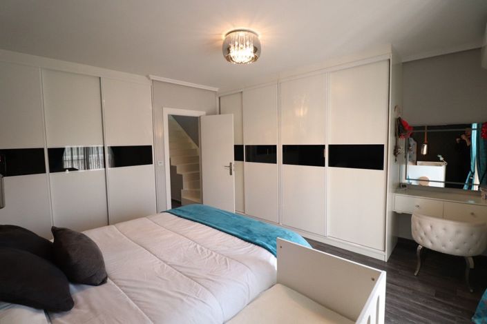 Image No.19-3 Bed House for sale