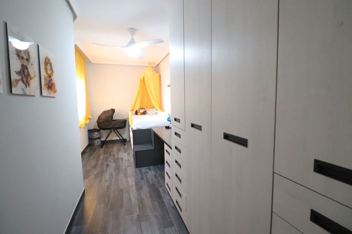 Image No.25-3 Bed House for sale