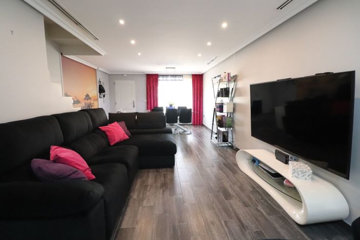 Image No.3-3 Bed House for sale