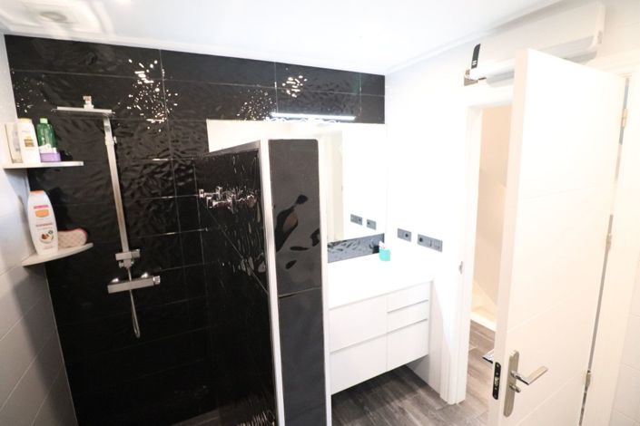 Image No.30-3 Bed House for sale