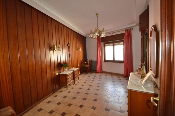 Image No.11-2 Bed House for sale
