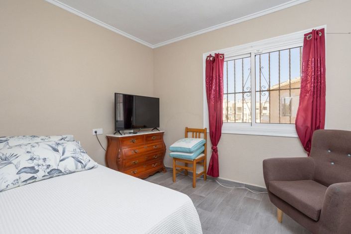 Image No.18-2 Bed House for sale