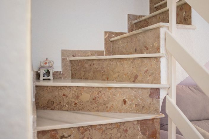 Image No.8-2 Bed House for sale