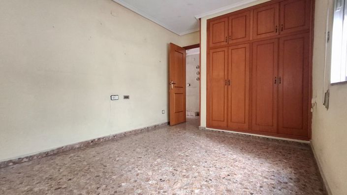 Image No.17-4 Bed Apartment for sale