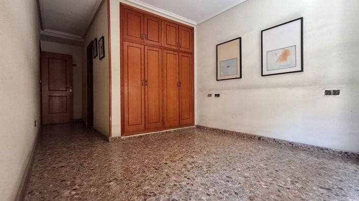 Image No.20-4 Bed Apartment for sale