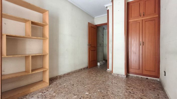 Image No.24-4 Bed Apartment for sale