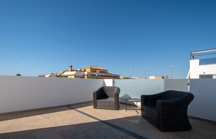 Image No.22-3 Bed House for sale