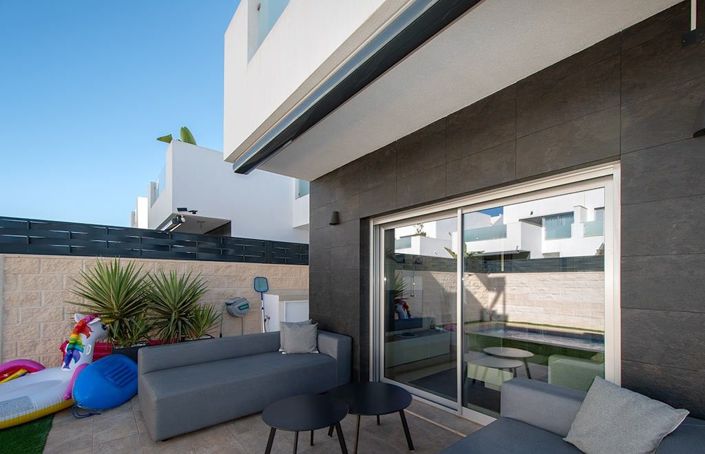 Image No.27-3 Bed House for sale