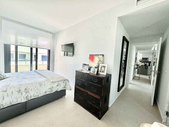 Image No.23-3 Bed Apartment for sale