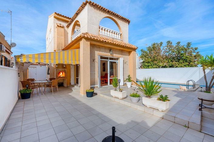 Image No.2-Villa de 4 chambres à vendre à Orihuela Costa