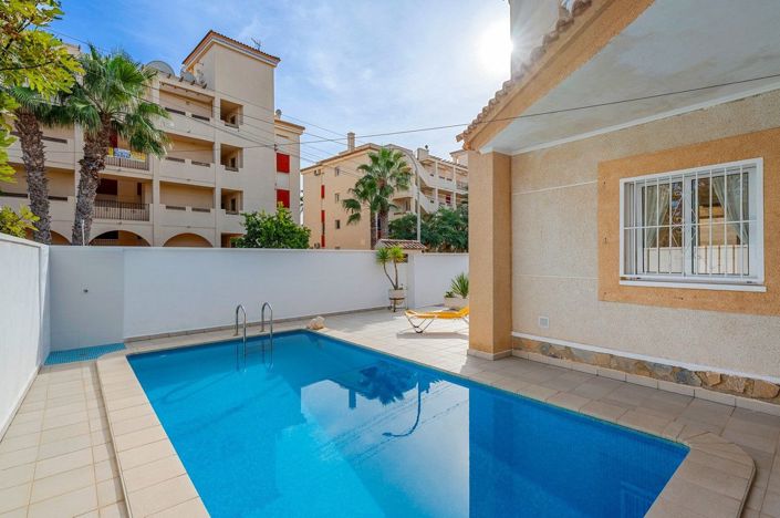 Image No.31-Villa de 4 chambres à vendre à Orihuela Costa